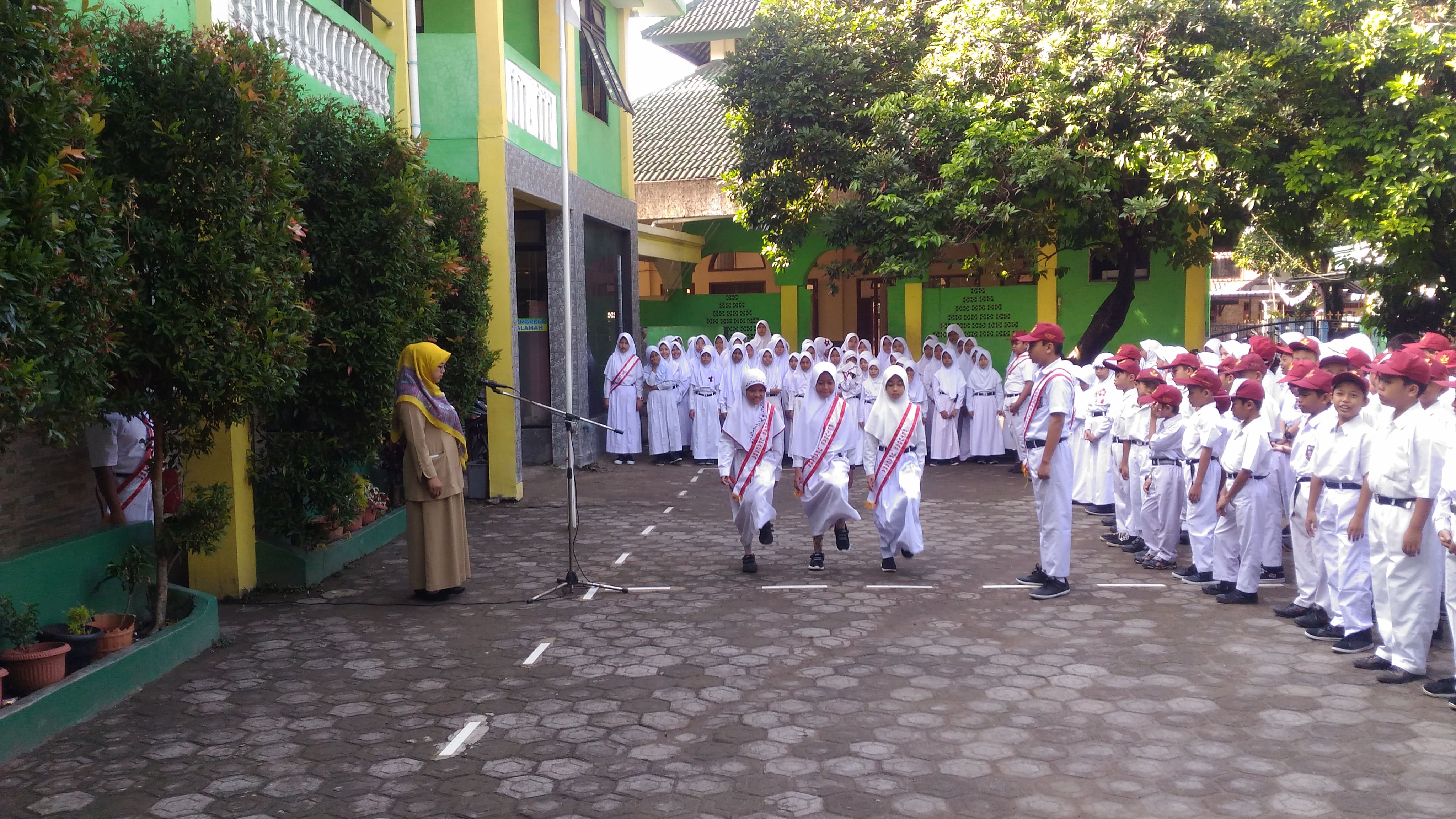 Upacara di SDIT Assalamah Depok